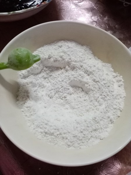 mixing dry flour ingredients