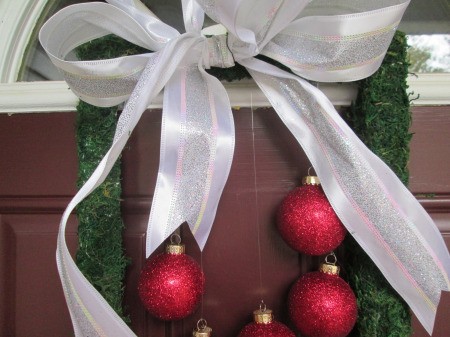 Moss Trim Picture Frame Wreath - closeup of the white bow