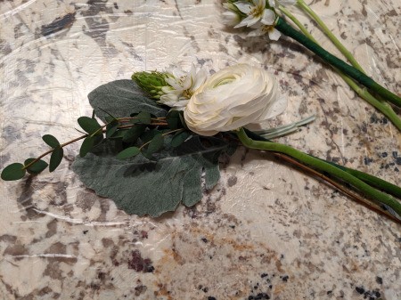 Adding Fresh Flowers to Cake Decoration - another arrangement