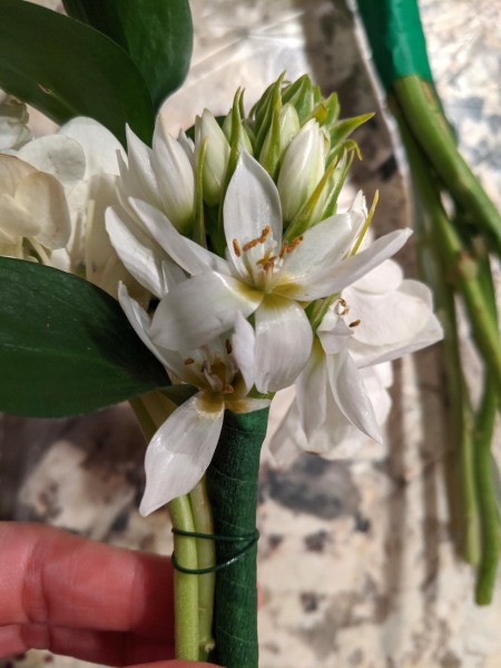 Adding Fresh Flowers to Cake Decoration - adding a piece of floral wire to add more stems