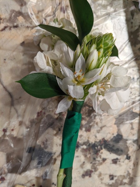 Adding Fresh Flowers to Cake Decoration - wire covered with tape