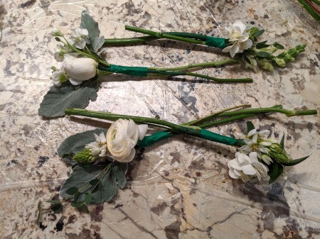 Adding Fresh Flowers to Cake Decoration - wrapped arrangements