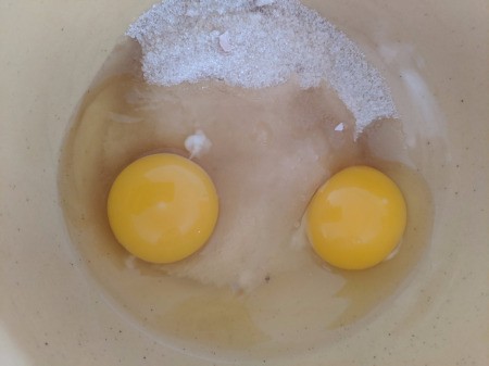 egg & sugar in bowl