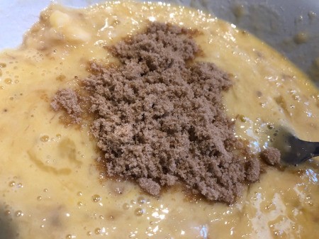 adding sugar to egg & banana