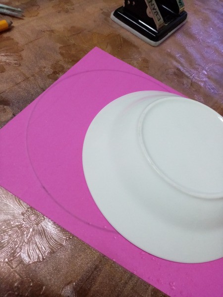 Foam Goody Bowl - trace a circle onto the foam sheet