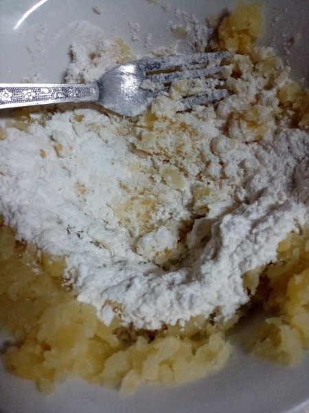 flour added to potatoes