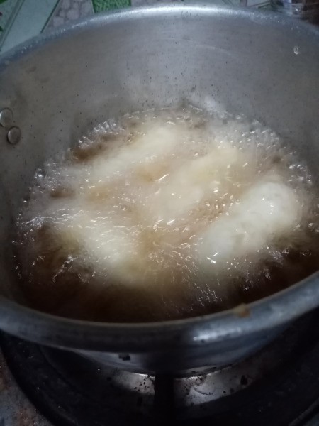 deep frying potato rolls