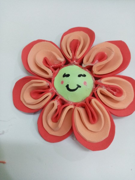 Flower Foam Pen Case and Stand - arrange and glue the petals to the smiling flower center