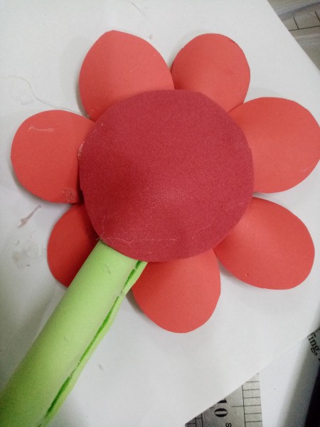 Flower Foam Pen Case and Stand - glue a round piece of foam over the back of the flower