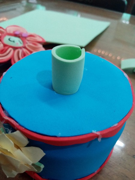 Flower Foam Pen Case and Stand - roll another piece of foam based on the pen's lid and stick it into the hole