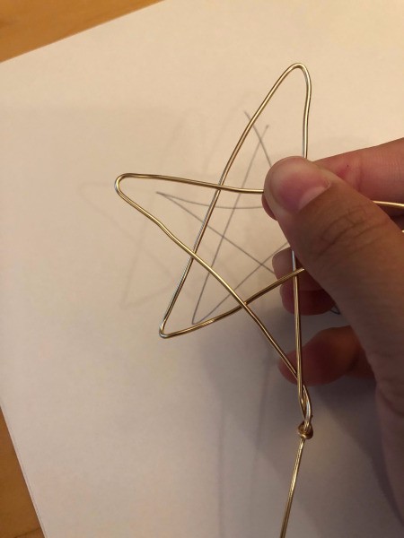 DIY Wire Star Christmas Tree Topper - twist the ends together