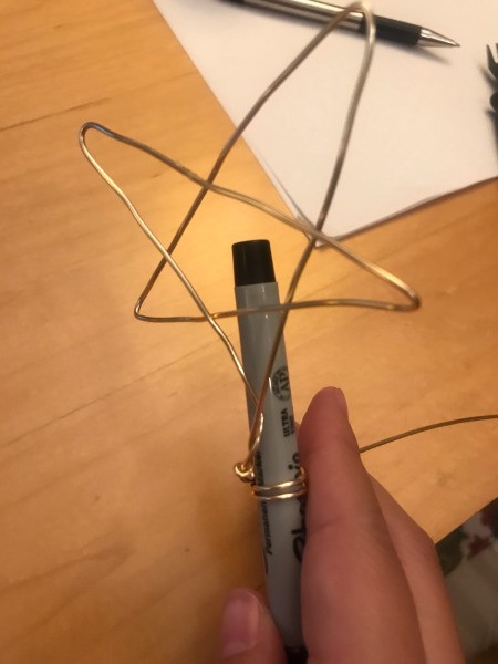DIY Wire Star Christmas Tree Topper - wrap wire around a pen