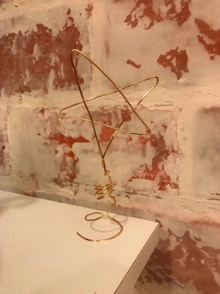 DIY Wire Star Christmas Tree Topper - make adjustments so the star will stand up and fit on the tree