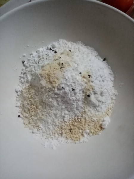 mixing flour & pepper