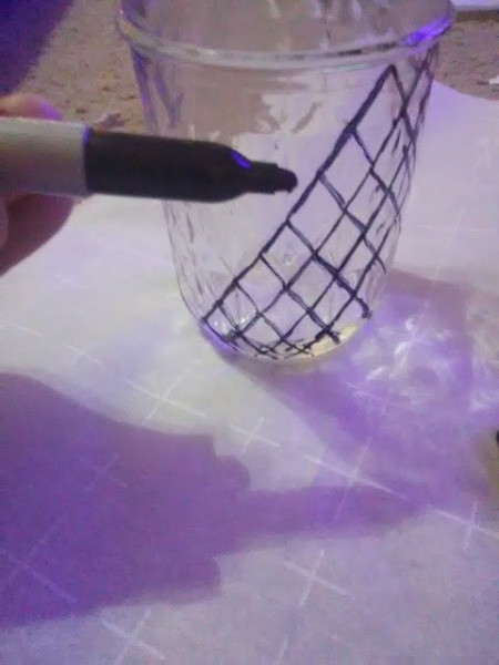Faux Christmas Stained Glass Candleholder - draw pattern on the jar