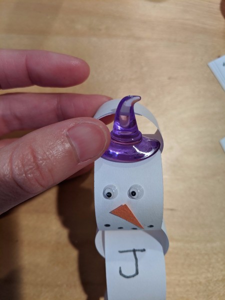 Snowman/Joy Paper Chain Ornament - add a smaller link above the hat for attaching string hanger