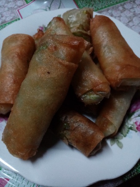 browned Leafy Cheese Rolls