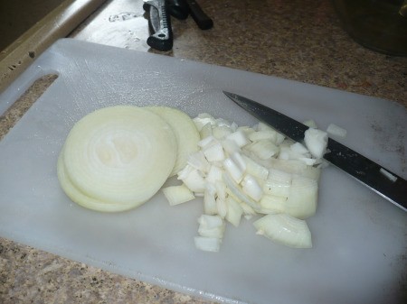 slicing onion