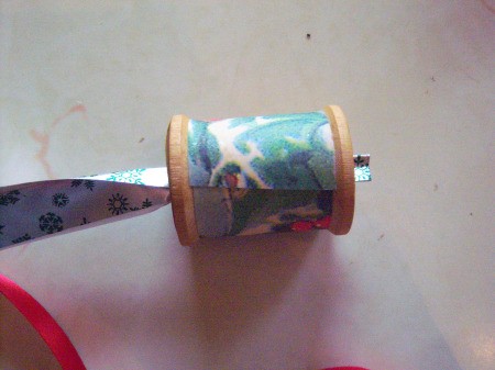 Vintage Looking Thread Spool Tree or Gift Ornaments - fold in half again and thread through the spool