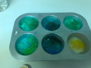 Fizzy Hidden Colors - muffin pan with fizzy contents