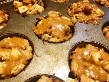baked Caramel Apple Bread Pudding Cups