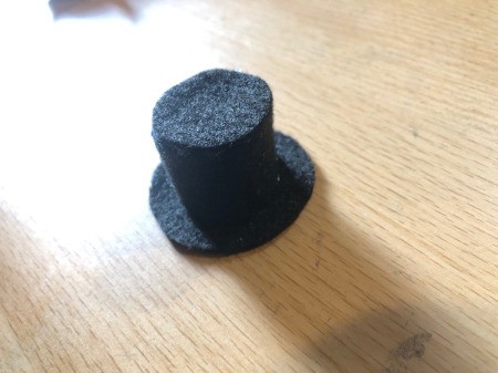 Melted Snowman Ornament - glue on larger circle for brim