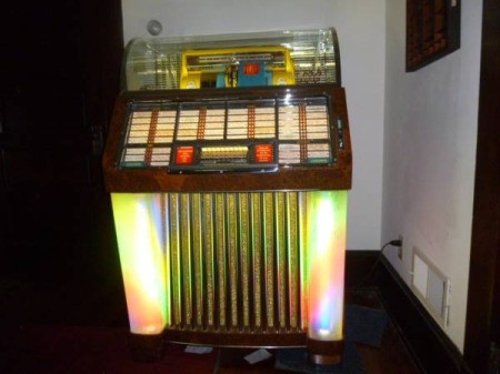 Value of a 1953 Seeburg Jukebox - jukebox lit up