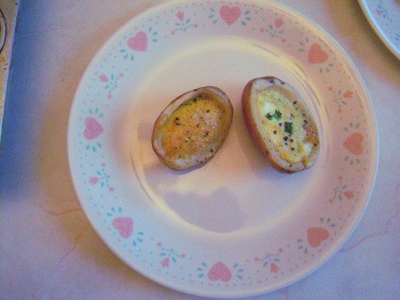 Baked egg in Potato Halves