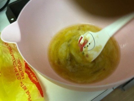 adding applesauce to bowl