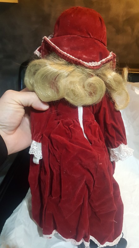 Identifying Porcelain Dolls