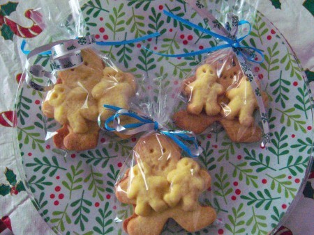 Gingerbread cookies with small "babies".