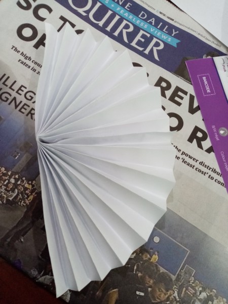 Wiggly Paper Snowman - pull sides together and glue