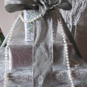 A gift box wedding table display.