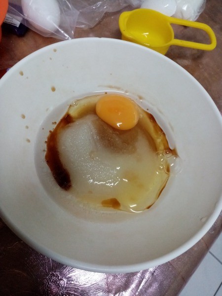 egg, sugar & vanilla in bowl