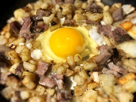 Egg cooked in middle of Hash