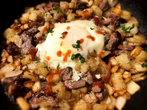 Steak, potatoes and Egg in the middle