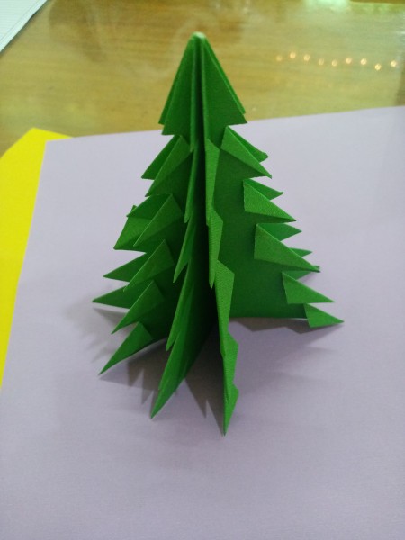 Colorful Paper Mini Table Top Christmas Tree - adjust the pleats so that the tree will stand up