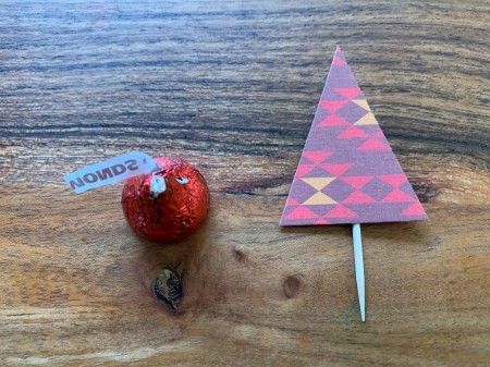 Hershey Kiss-mas Trees - Hershey Kiss and the tree