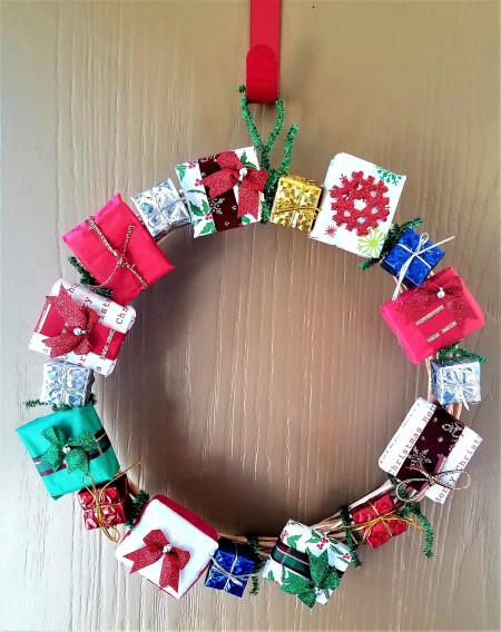 Mini Gift Wreath - wreath hanging