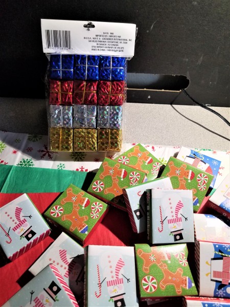 Mini Gift Wreath - mini wrapped boxes and sticker boxes