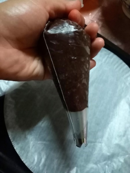 Cookie batter in piping tool