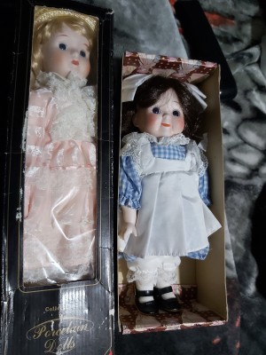 Identifying Porcelain Dolls - dolls in boxes