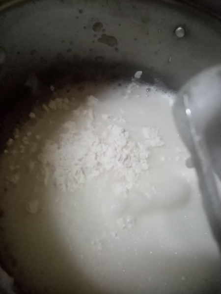 adding cream d'tartar to egg white