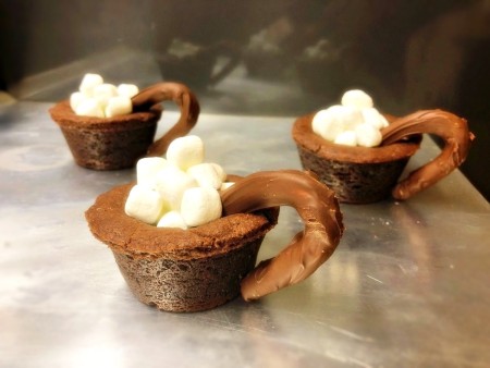 marshmallows in Mug Cookies with handle hanging on edge