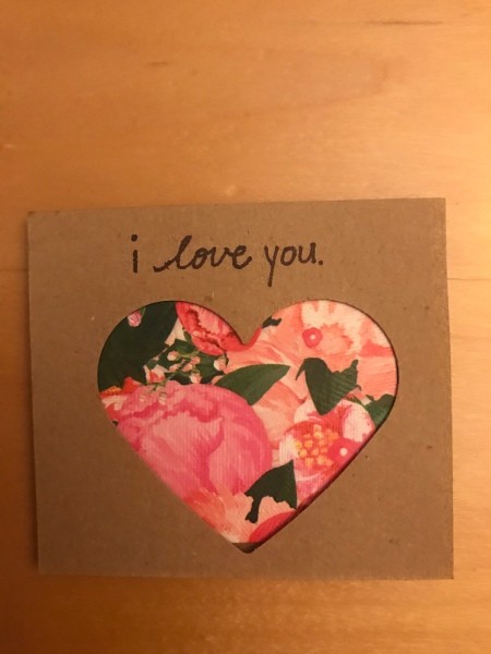 Heart Picture Frame Magnet - "i love you" written on the top of the frame face