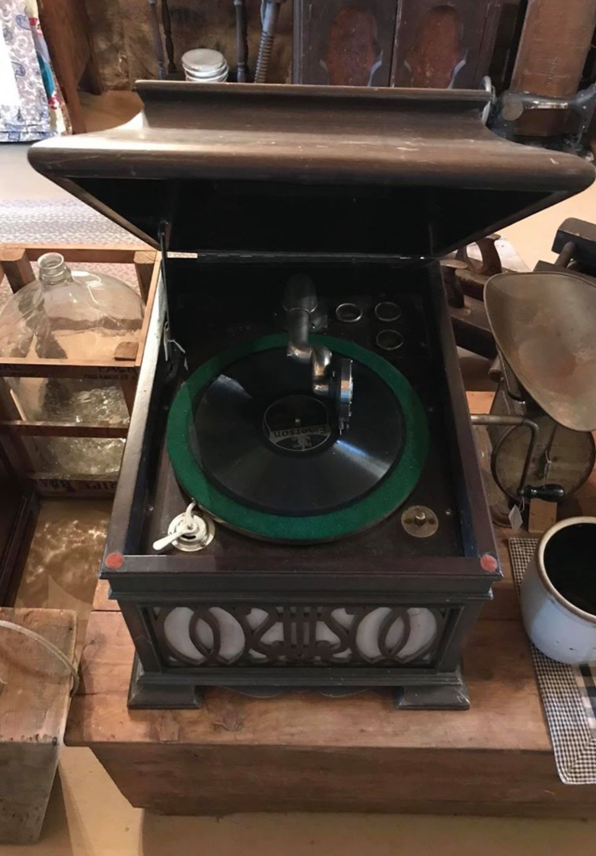 Finding the Value of Antique Record Players ThriftyFun