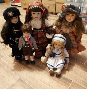 Value of Leonardo Collection Dolls - 5 dolls