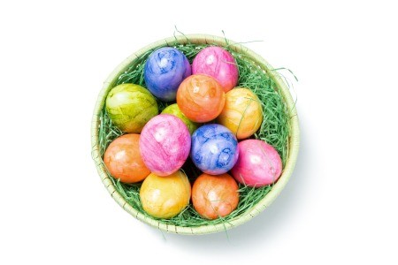 A basket of marbleized Easter eggs.