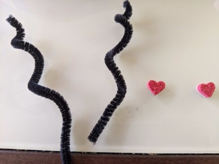 Valentine's Themed Bee Crown - wrap pipe cleaner around a pencil