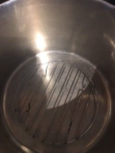 pan with rack to cook Pudding